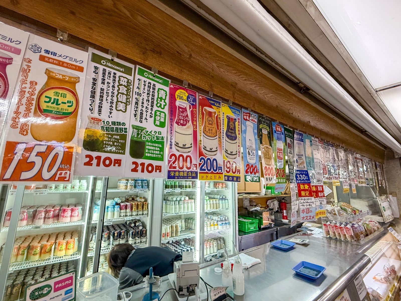 [日本東京]秋葉原站內限定「酪」牛奶MILK SHOP LUCK｜多口味日本牛乳現點現飲｜等車轉車順手來一瓶 冰涼順口超清爽