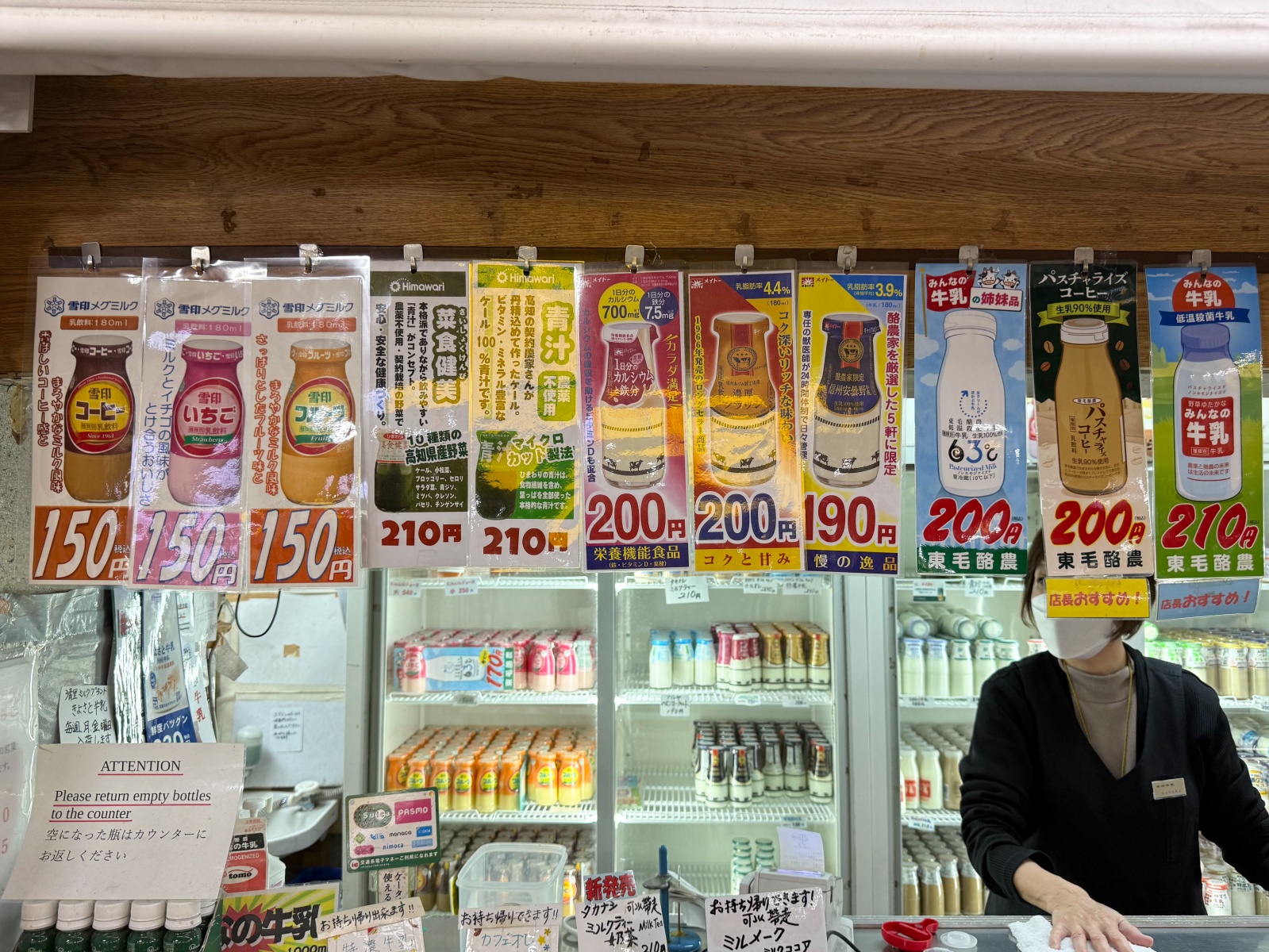 [日本東京]秋葉原站內限定「酪」牛奶MILK SHOP LUCK｜多口味日本牛乳現點現飲｜等車轉車順手來一瓶 冰涼順口超清爽