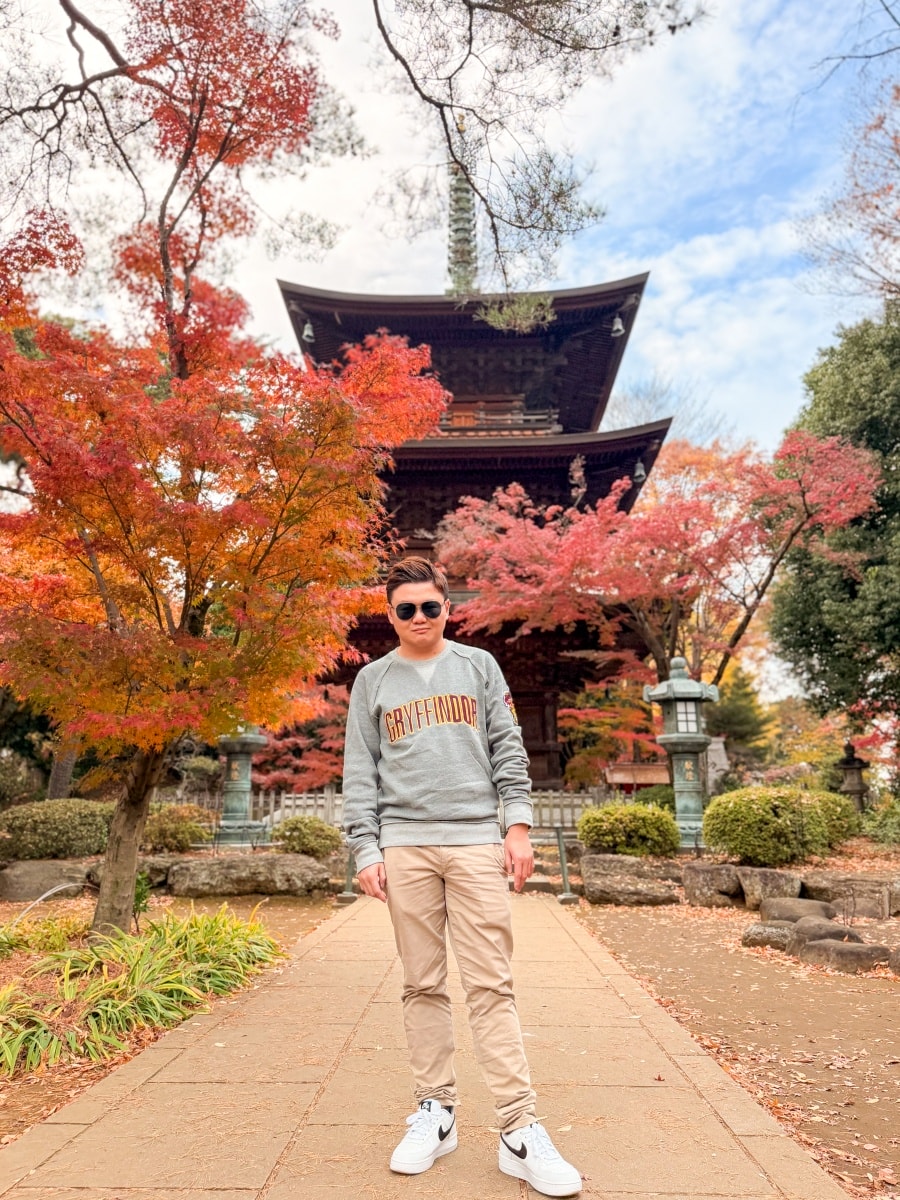 [日本東京]豪德寺 Gotokuji 招福貓神社 貓奴必收口袋名單｜11月意外遇見超美楓紅 神社氛圍超好拍｜招福貓打卡點密集到爆 拍好拍滿停不下來｜御守御朱印＋招福貓周邊伴手禮一次買齊