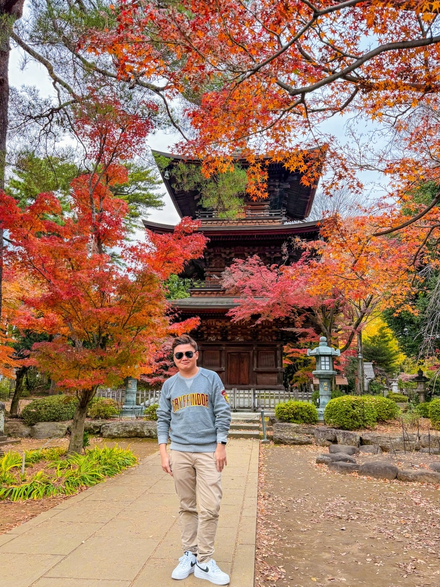 [日本東京]豪德寺 Gotokuji 招福貓神社 貓奴必收口袋名單｜11月意外遇見超美楓紅 神社氛圍超好拍｜招福貓打卡點密集到爆 拍好拍滿停不下來｜御守御朱印＋招福貓周邊伴手禮一次買齊