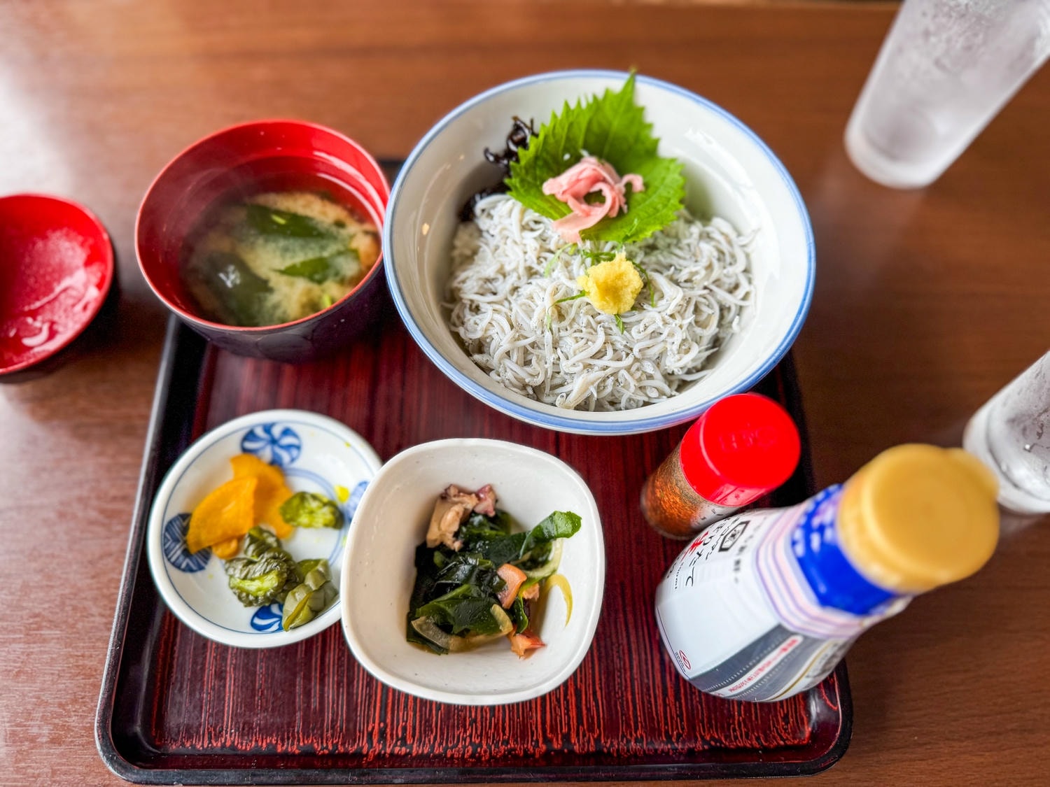 [日本神奈川]魚見亭 江之島海景海鮮名店｜生吻仔魚丼（生しらす丼）超特別必點｜露台海景＋榻榻米座位 日式氛圍任君挑選｜熱食清爽都好選 記得提早到容易客滿