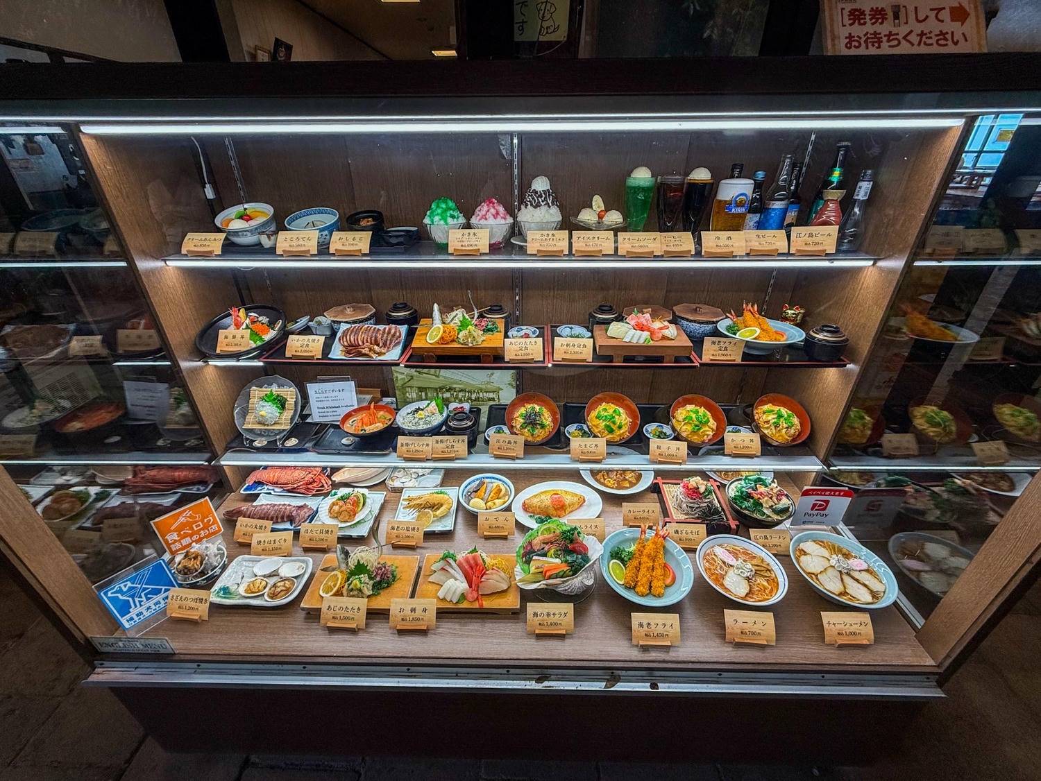 [日本神奈川]魚見亭 江之島海景海鮮名店｜生吻仔魚丼（生しらす丼）超特別必點｜露台海景＋榻榻米座位 日式氛圍任君挑選｜熱食清爽都好選 記得提早到容易客滿