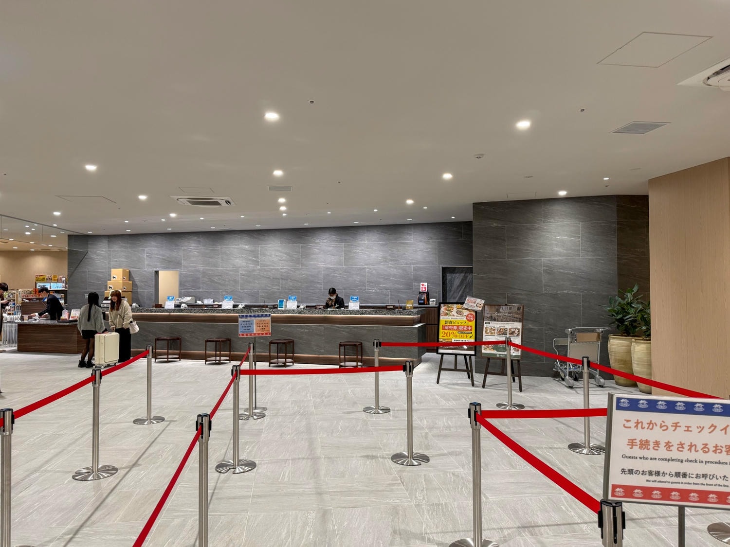 [日本千葉]SPA&HOTEL EURASIA MAIHAMA 東京灣舞濱歐亞飯店｜東京迪士尼周邊溫泉飯店 接駁車往返迪士尼超方便｜備品超齊全 多種乳液保養品可自取很加分｜早餐不錯吃 還能看迪士尼海洋火山