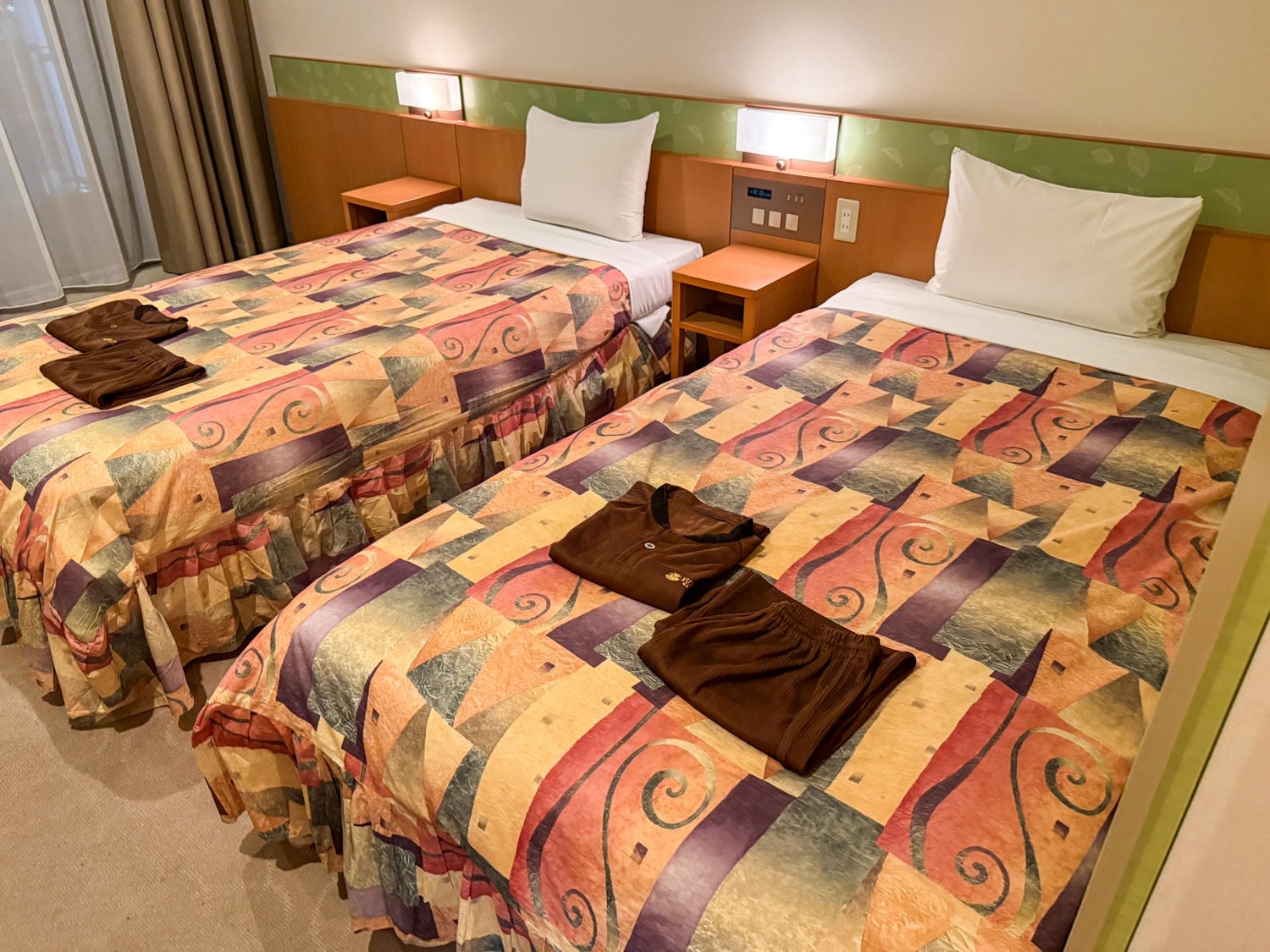 [日本千葉]SPA&HOTEL EURASIA MAIHAMA 東京灣舞濱歐亞飯店｜東京迪士尼周邊溫泉飯店 接駁車往返迪士尼超方便｜備品超齊全 多種乳液保養品可自取很加分｜早餐不錯吃 還能看迪士尼海洋火山