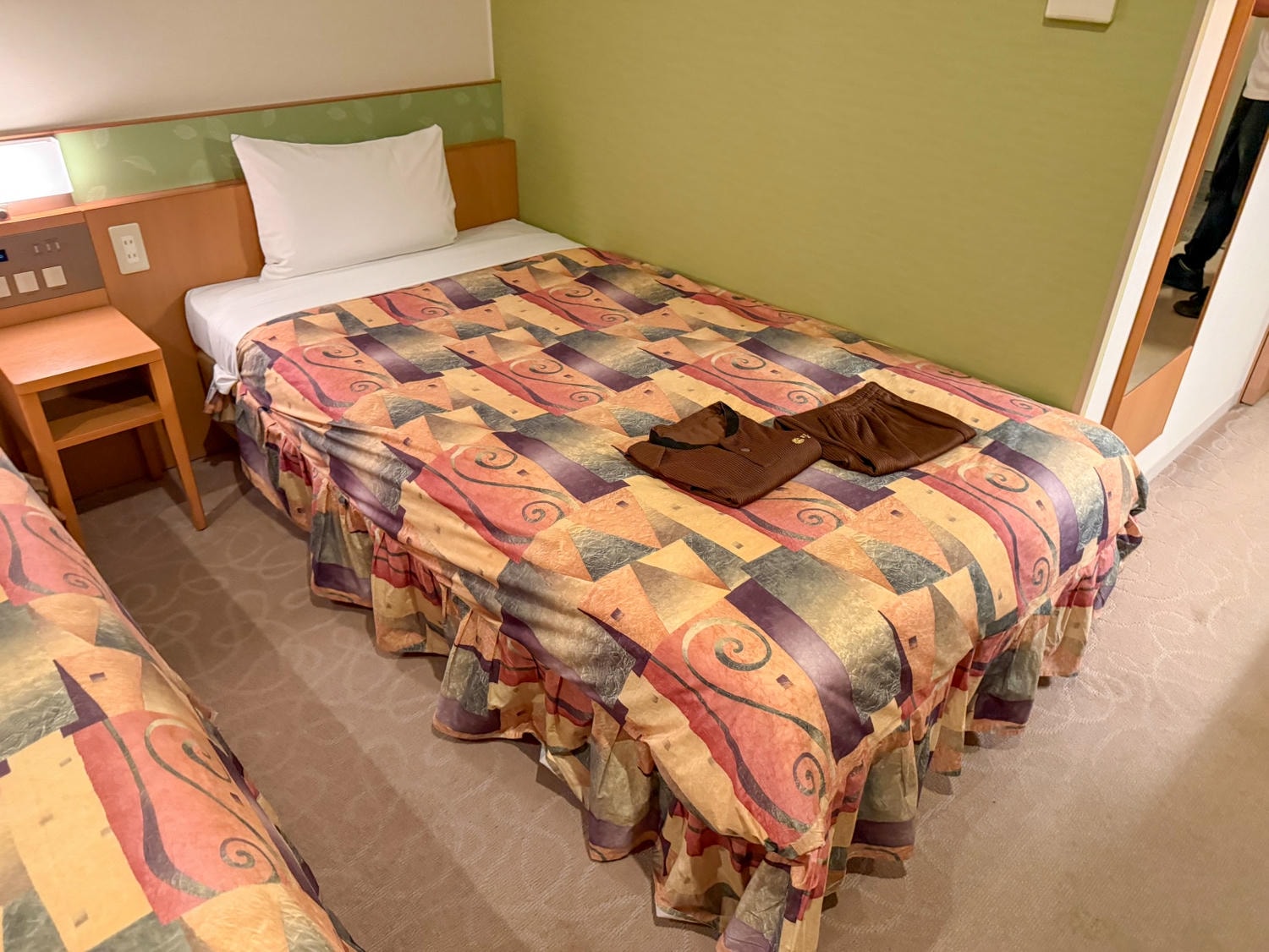 [日本千葉]SPA&HOTEL EURASIA MAIHAMA 東京灣舞濱歐亞飯店｜東京迪士尼周邊溫泉飯店 接駁車往返迪士尼超方便｜備品超齊全 多種乳液保養品可自取很加分｜早餐不錯吃 還能看迪士尼海洋火山