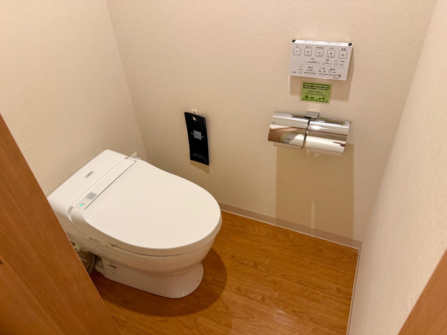 [日本千葉]SPA&HOTEL EURASIA MAIHAMA 東京灣舞濱歐亞飯店｜東京迪士尼周邊溫泉飯店 接駁車往返迪士尼超方便｜備品超齊全 多種乳液保養品可自取很加分｜早餐不錯吃 還能看迪士尼海洋火山