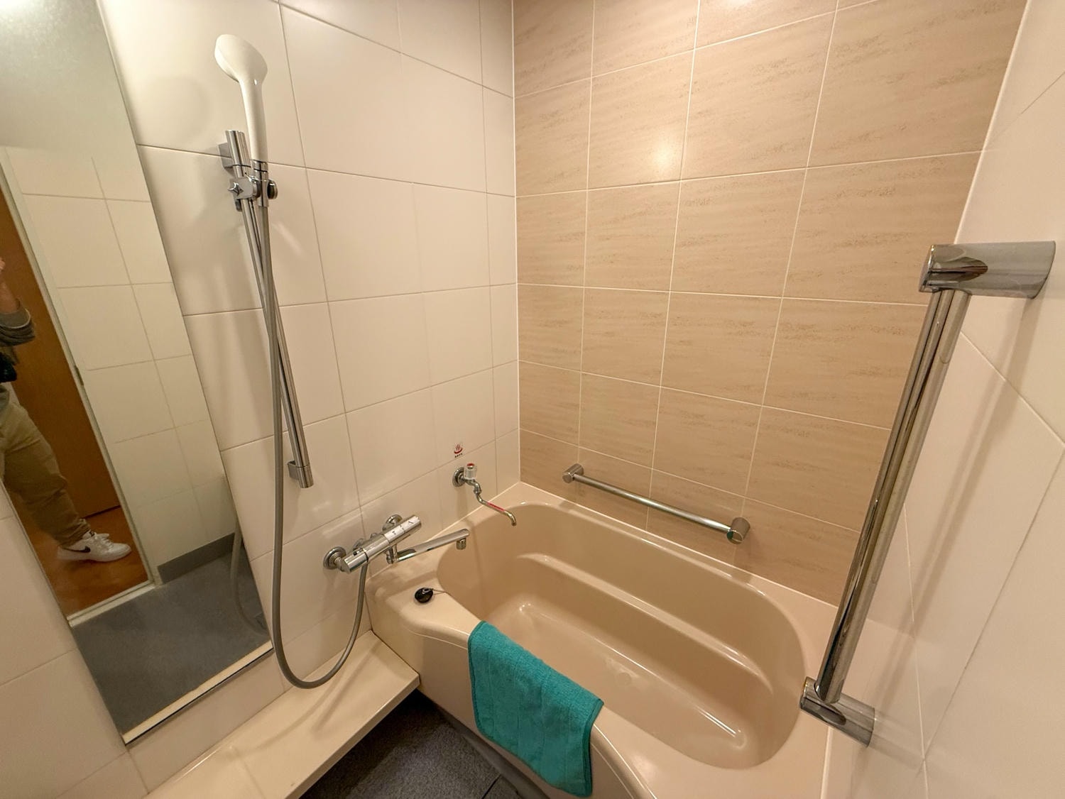 [日本千葉]SPA&HOTEL EURASIA MAIHAMA 東京灣舞濱歐亞飯店｜東京迪士尼周邊溫泉飯店 接駁車往返迪士尼超方便｜備品超齊全 多種乳液保養品可自取很加分｜早餐不錯吃 還能看迪士尼海洋火山