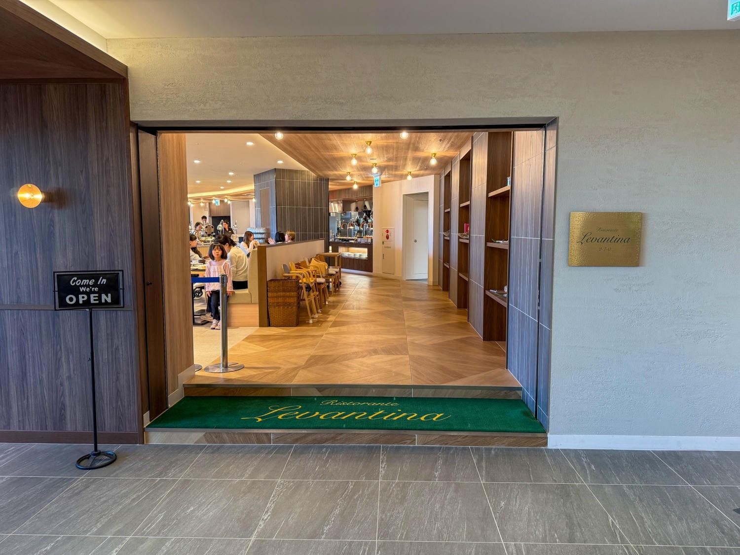 [日本千葉]SPA&HOTEL EURASIA MAIHAMA 東京灣舞濱歐亞飯店｜東京迪士尼周邊溫泉飯店 接駁車往返迪士尼超方便｜備品超齊全 多種乳液保養品可自取很加分｜早餐不錯吃 還能看迪士尼海洋火山