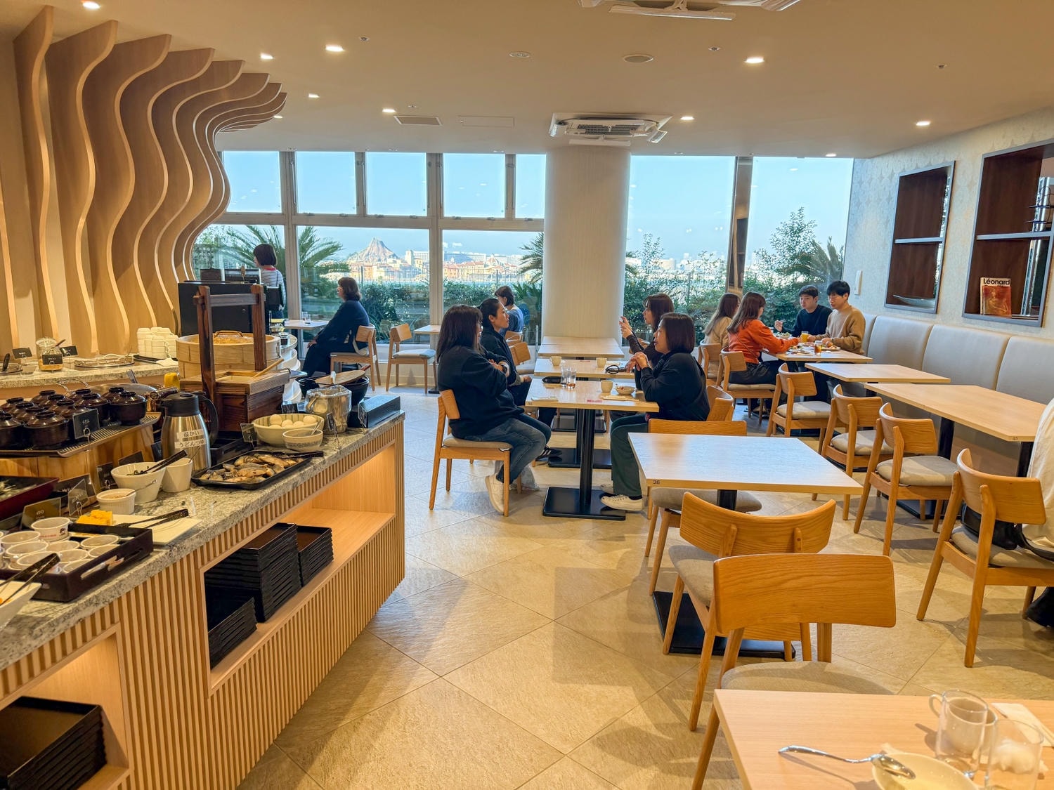 [日本千葉]SPA&HOTEL EURASIA MAIHAMA 東京灣舞濱歐亞飯店｜東京迪士尼周邊溫泉飯店 接駁車往返迪士尼超方便｜備品超齊全 多種乳液保養品可自取很加分｜早餐不錯吃 還能看迪士尼海洋火山