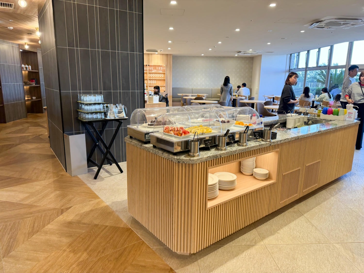 [日本千葉]SPA&HOTEL EURASIA MAIHAMA 東京灣舞濱歐亞飯店｜東京迪士尼周邊溫泉飯店 接駁車往返迪士尼超方便｜備品超齊全 多種乳液保養品可自取很加分｜早餐不錯吃 還能看迪士尼海洋火山