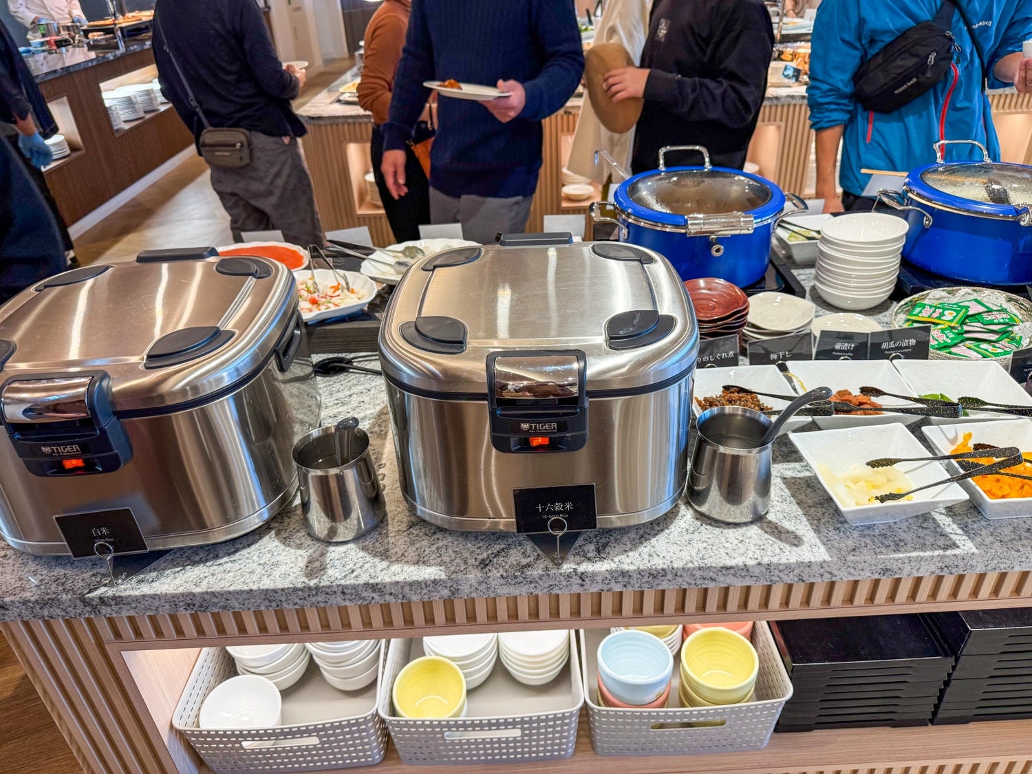 [日本千葉]SPA&HOTEL EURASIA MAIHAMA 東京灣舞濱歐亞飯店｜東京迪士尼周邊溫泉飯店 接駁車往返迪士尼超方便｜備品超齊全 多種乳液保養品可自取很加分｜早餐不錯吃 還能看迪士尼海洋火山
