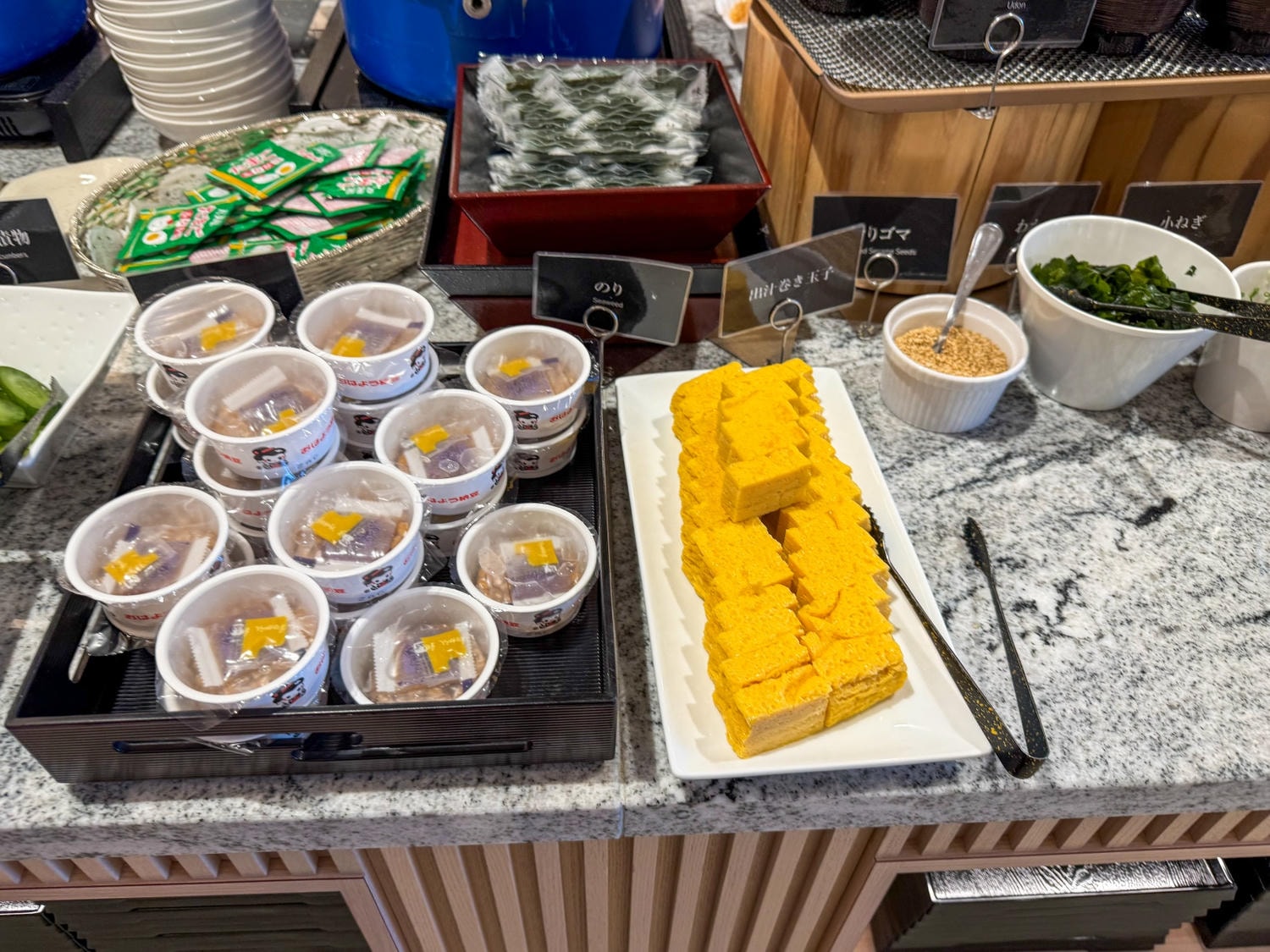 [日本千葉]SPA&HOTEL EURASIA MAIHAMA 東京灣舞濱歐亞飯店｜東京迪士尼周邊溫泉飯店 接駁車往返迪士尼超方便｜備品超齊全 多種乳液保養品可自取很加分｜早餐不錯吃 還能看迪士尼海洋火山