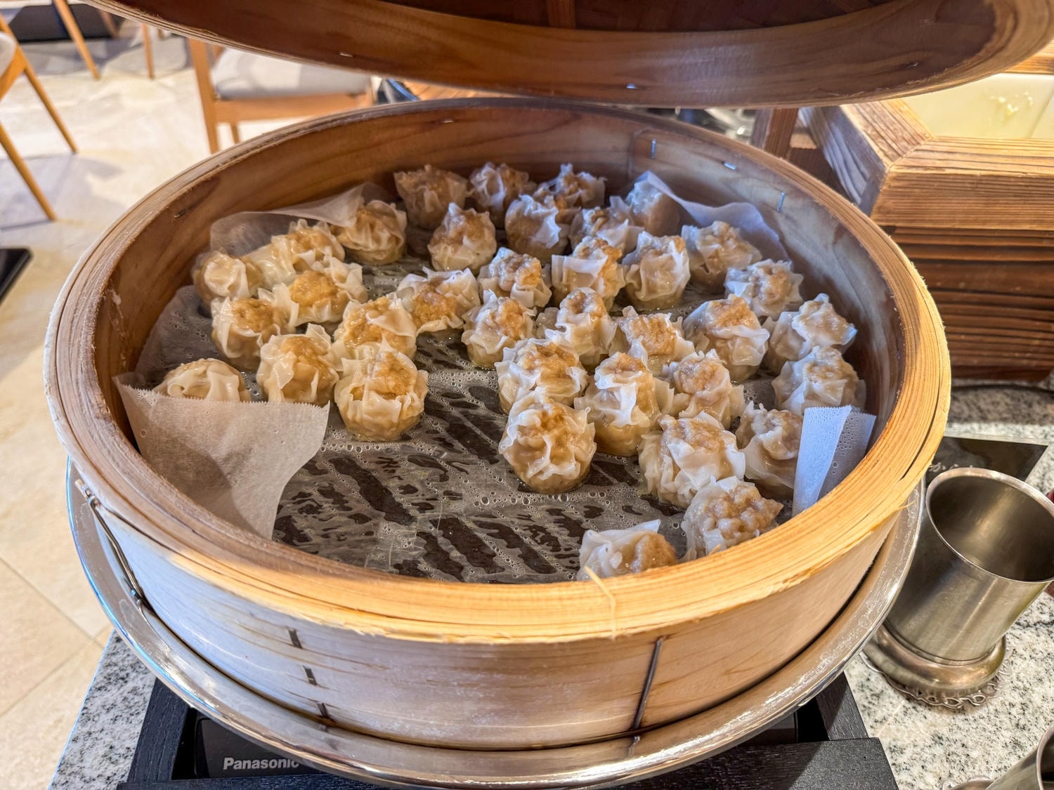 [日本千葉]SPA&HOTEL EURASIA MAIHAMA 東京灣舞濱歐亞飯店｜東京迪士尼周邊溫泉飯店 接駁車往返迪士尼超方便｜備品超齊全 多種乳液保養品可自取很加分｜早餐不錯吃 還能看迪士尼海洋火山