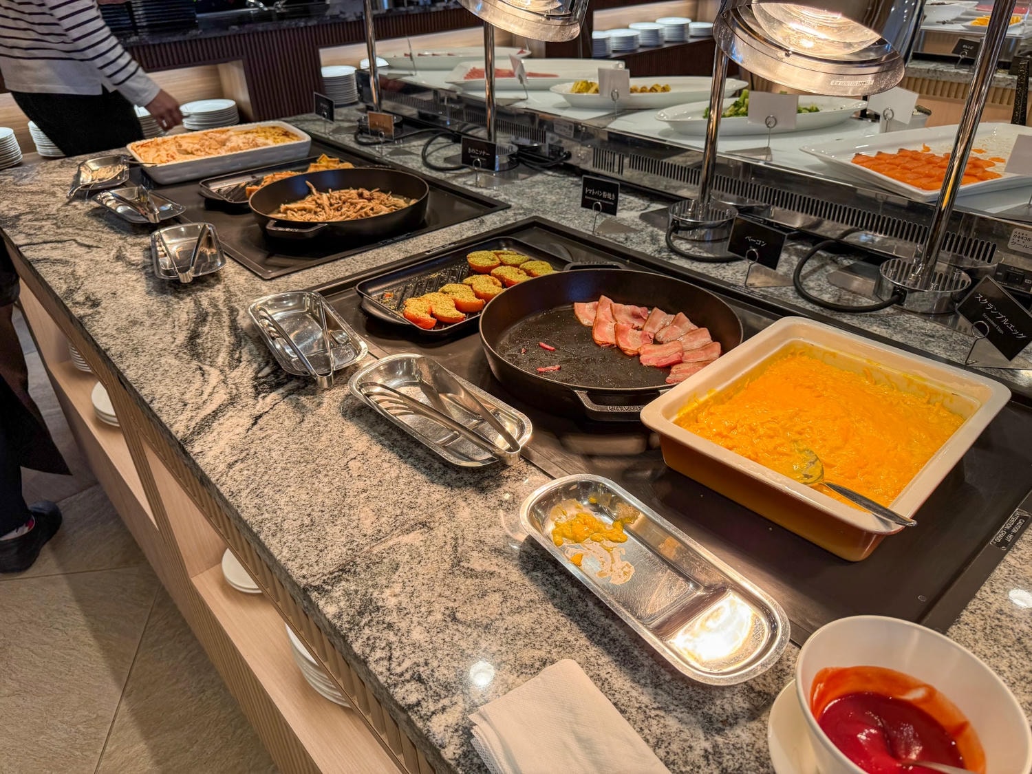 [日本千葉]SPA&HOTEL EURASIA MAIHAMA 東京灣舞濱歐亞飯店｜東京迪士尼周邊溫泉飯店 接駁車往返迪士尼超方便｜備品超齊全 多種乳液保養品可自取很加分｜早餐不錯吃 還能看迪士尼海洋火山