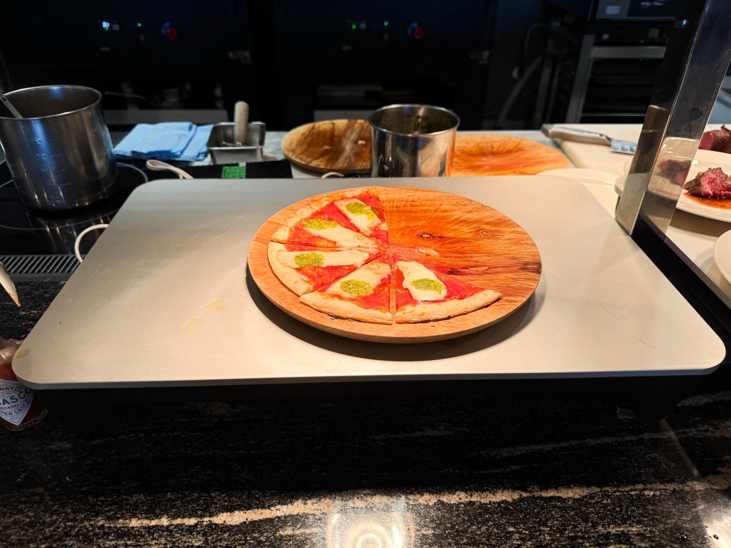 [日本千葉]SPA&HOTEL EURASIA MAIHAMA 東京灣舞濱歐亞飯店｜東京迪士尼周邊溫泉飯店 接駁車往返迪士尼超方便｜備品超齊全 多種乳液保養品可自取很加分｜早餐不錯吃 還能看迪士尼海洋火山