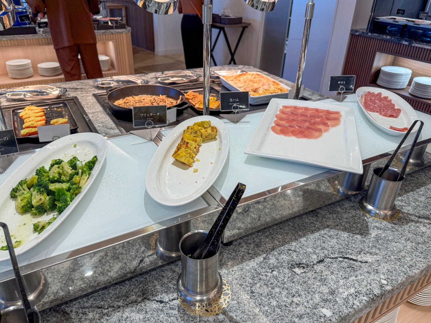 [日本千葉]SPA&HOTEL EURASIA MAIHAMA 東京灣舞濱歐亞飯店｜東京迪士尼周邊溫泉飯店 接駁車往返迪士尼超方便｜備品超齊全 多種乳液保養品可自取很加分｜早餐不錯吃 還能看迪士尼海洋火山
