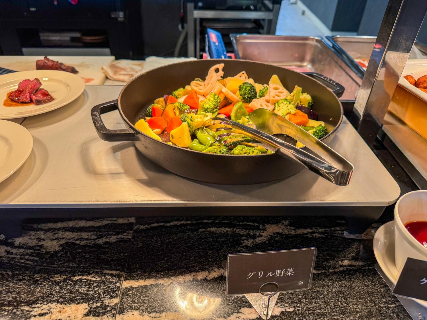 [日本千葉]SPA&HOTEL EURASIA MAIHAMA 東京灣舞濱歐亞飯店｜東京迪士尼周邊溫泉飯店 接駁車往返迪士尼超方便｜備品超齊全 多種乳液保養品可自取很加分｜早餐不錯吃 還能看迪士尼海洋火山