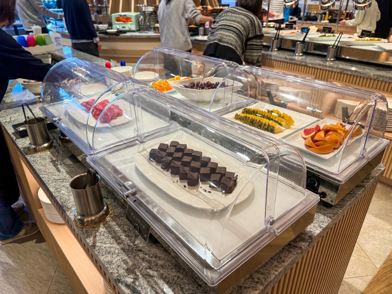 [日本千葉]SPA&HOTEL EURASIA MAIHAMA 東京灣舞濱歐亞飯店｜東京迪士尼周邊溫泉飯店 接駁車往返迪士尼超方便｜備品超齊全 多種乳液保養品可自取很加分｜早餐不錯吃 還能看迪士尼海洋火山