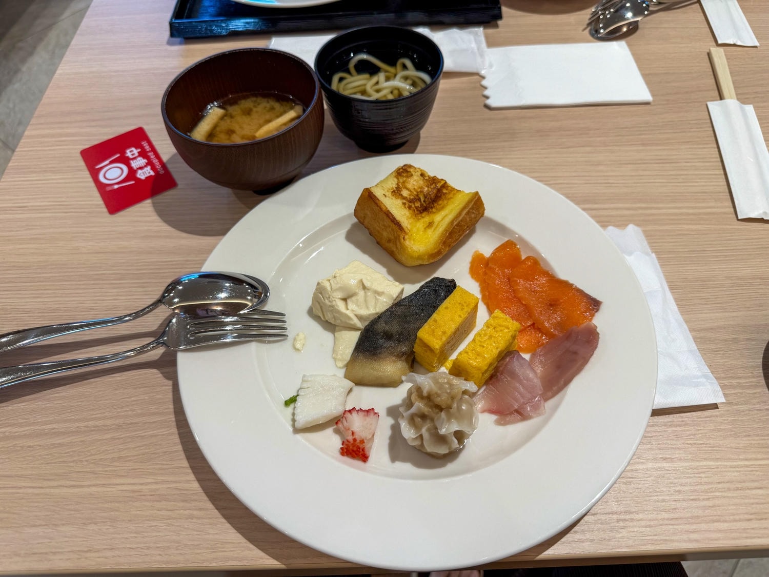 [日本千葉]SPA&HOTEL EURASIA MAIHAMA 東京灣舞濱歐亞飯店｜東京迪士尼周邊溫泉飯店 接駁車往返迪士尼超方便｜備品超齊全 多種乳液保養品可自取很加分｜早餐不錯吃 還能看迪士尼海洋火山