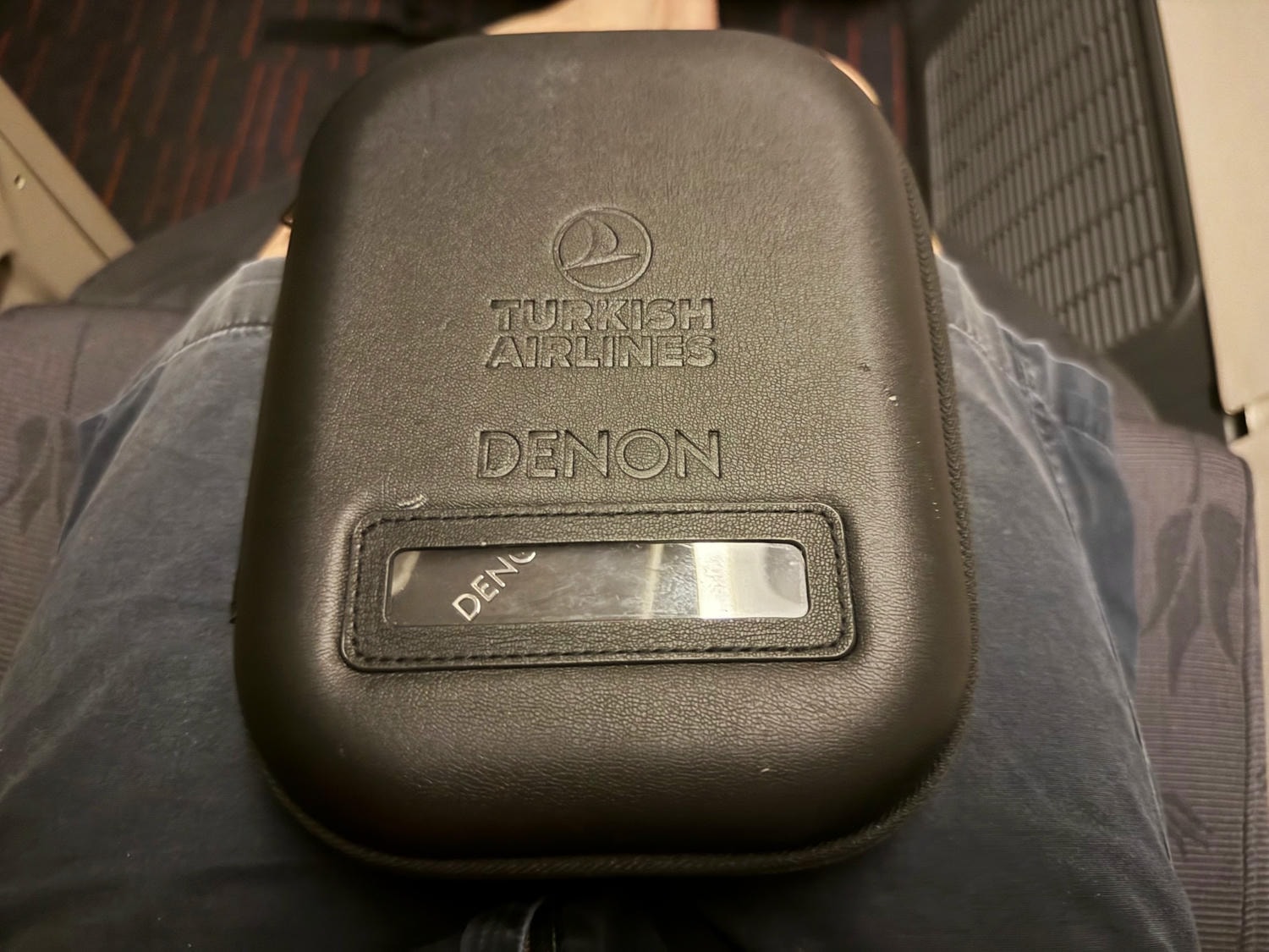 [飛行紀錄]土耳其航空 Turkish Airlines 波音777 商務艙體驗｜前後距離寬敞 全平躺座椅 腳可完整伸直不塞前排｜機上廚師到座位點餐＋有機上Wi-Fi可用｜左右空間偏窄且不一定走道位 商務艙廁所空間真的比較大