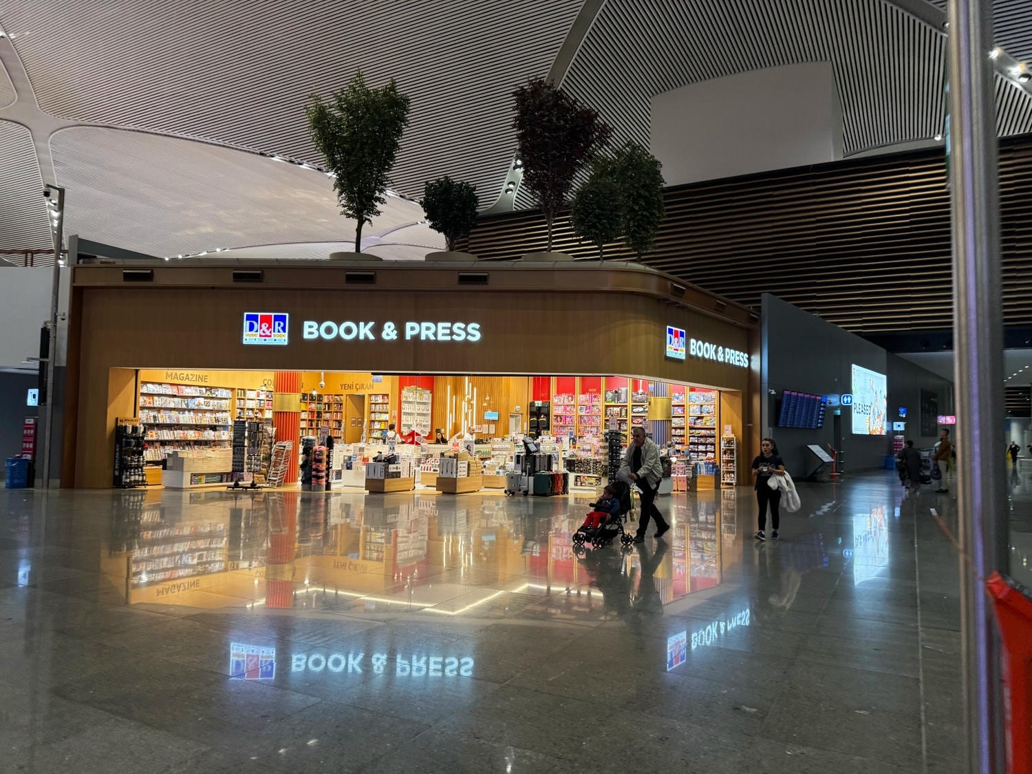 [飛行紀錄]土耳其航空 Turkish Airlines 波音777 商務艙體驗｜前後距離寬敞 全平躺座椅 腳可完整伸直不塞前排｜機上廚師到座位點餐＋有機上Wi-Fi可用｜左右空間偏窄且不一定走道位 商務艙廁所空間真的比較大