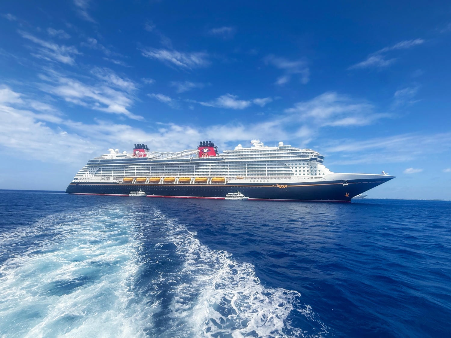 [迪士尼郵輪]什麼是迪士尼郵輪 為什麼會手忙腳亂 第一次搭 Disney Cruise Line 新手必看攻略｜船名航線怎麼選 主題餐廳怎麼玩｜登船規則與常見問題整理