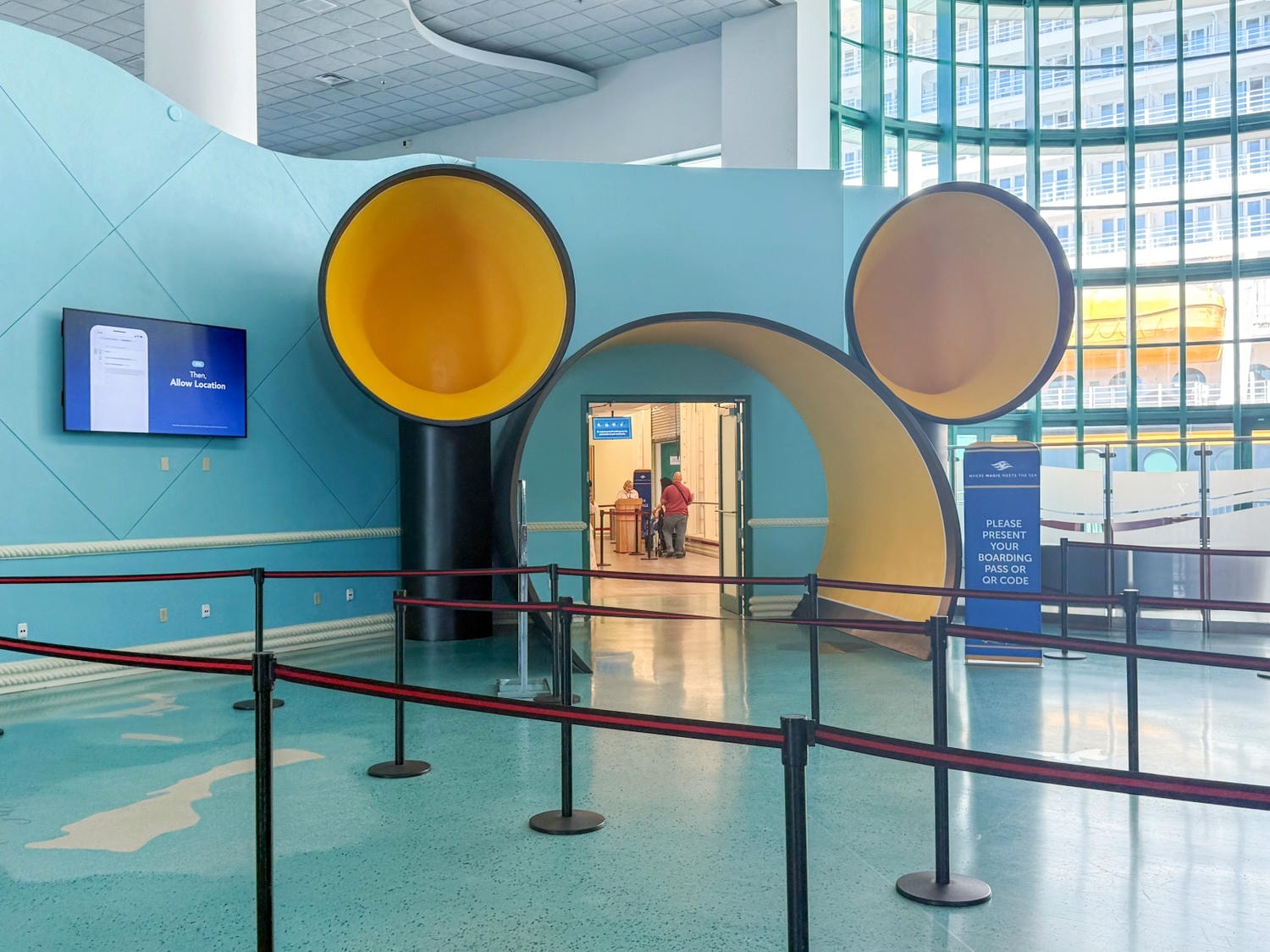[迪士尼郵輪]什麼是迪士尼郵輪 為什麼會手忙腳亂 第一次搭 Disney Cruise Line 新手必看攻略｜船名航線怎麼選 主題餐廳怎麼玩｜登船規則與常見問題整理