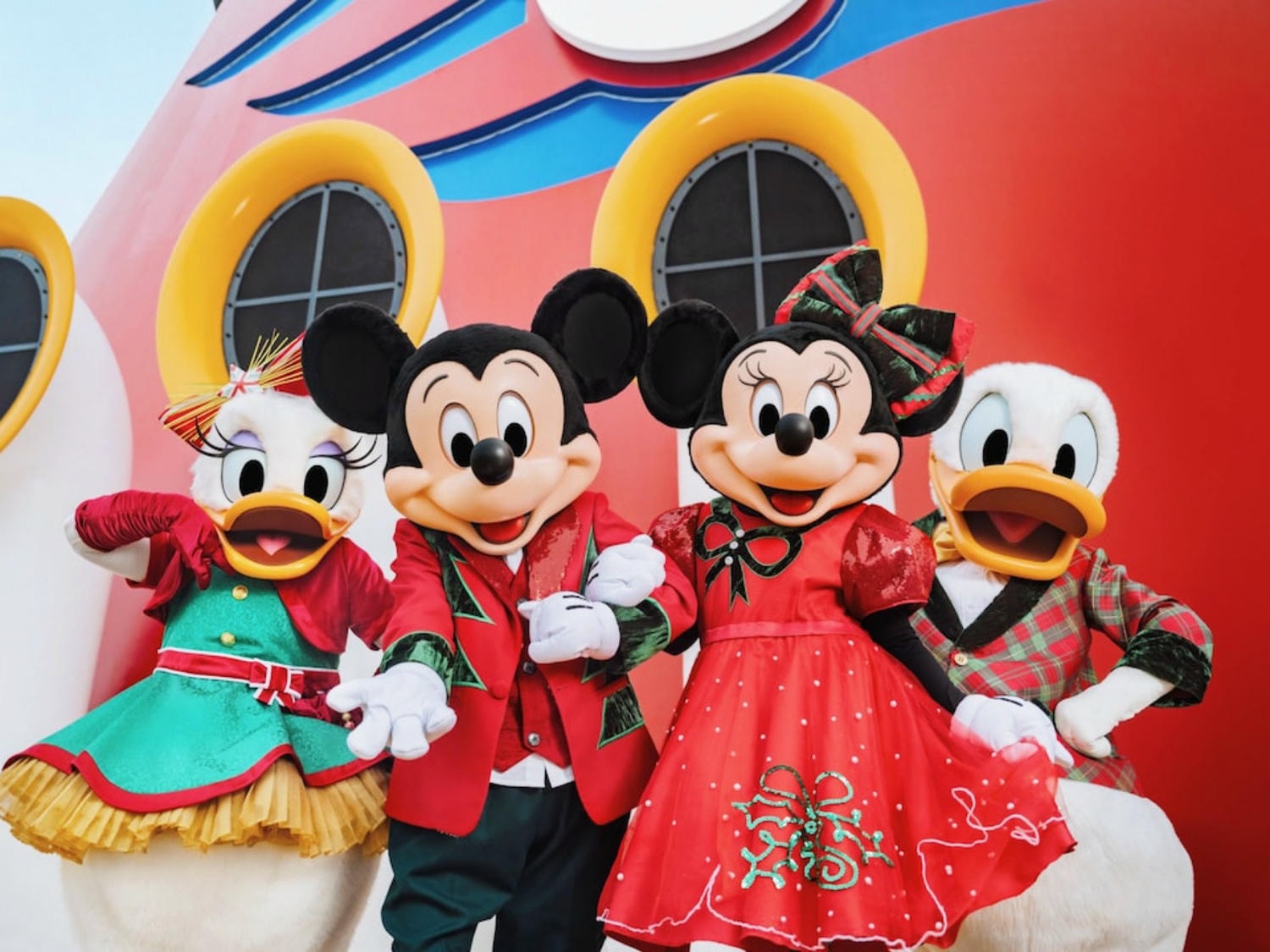 [迪士尼郵輪]什麼是迪士尼郵輪 為什麼會手忙腳亂 第一次搭 Disney Cruise Line 新手必看攻略｜船名航線怎麼選 主題餐廳怎麼玩｜登船規則與常見問題整理