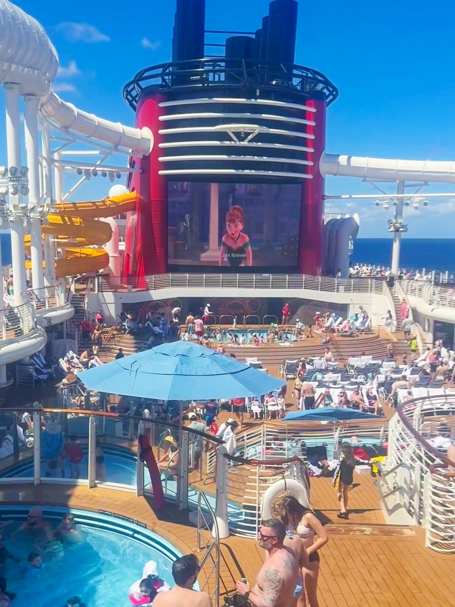 [迪士尼郵輪]什麼是迪士尼郵輪 為什麼會手忙腳亂 第一次搭 Disney Cruise Line 新手必看攻略｜船名航線怎麼選 主題餐廳怎麼玩｜登船規則與常見問題整理