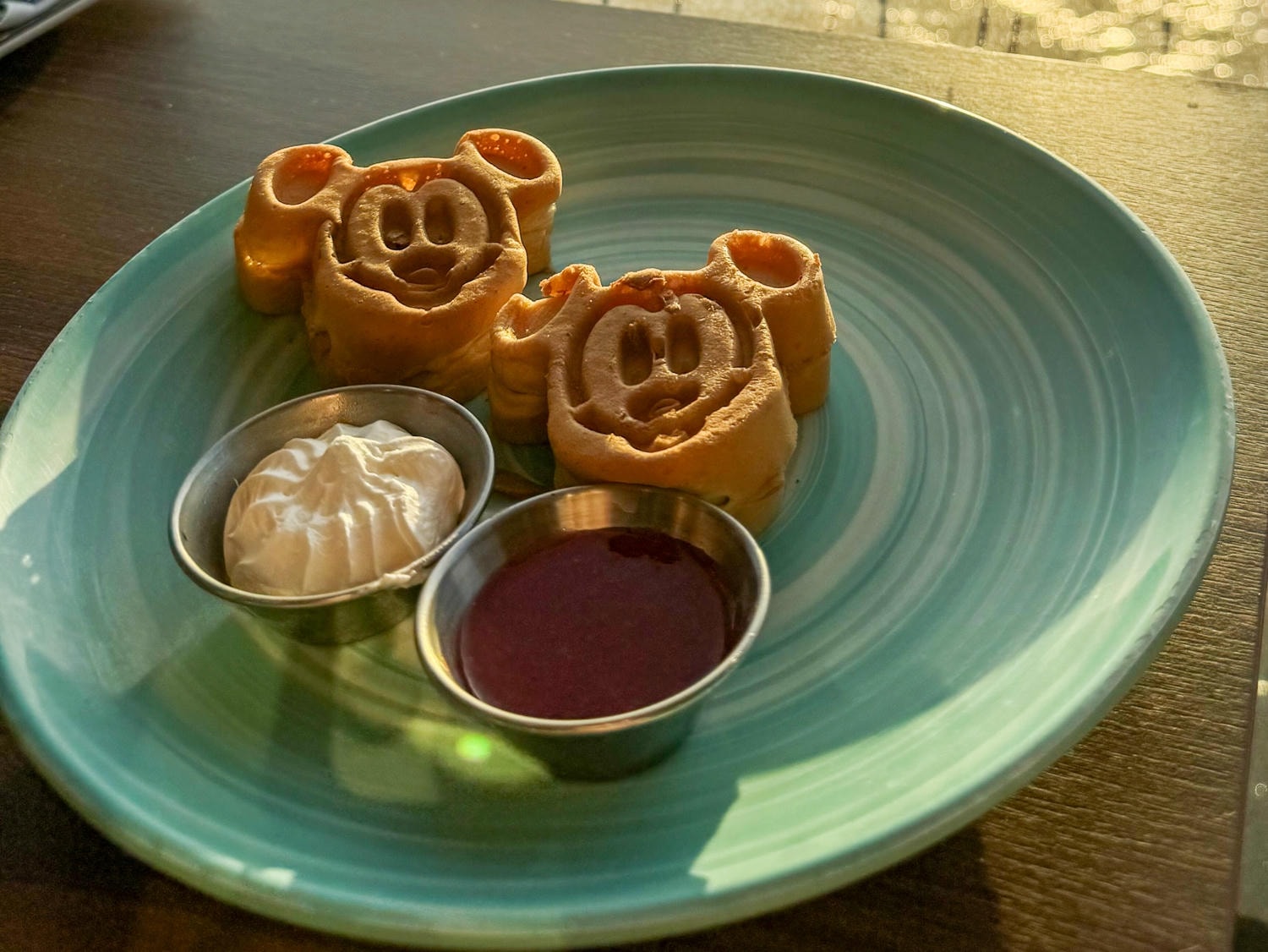 [迪士尼郵輪]什麼是迪士尼郵輪 為什麼會手忙腳亂 第一次搭 Disney Cruise Line 新手必看攻略｜船名航線怎麼選 主題餐廳怎麼玩｜登船規則與常見問題整理