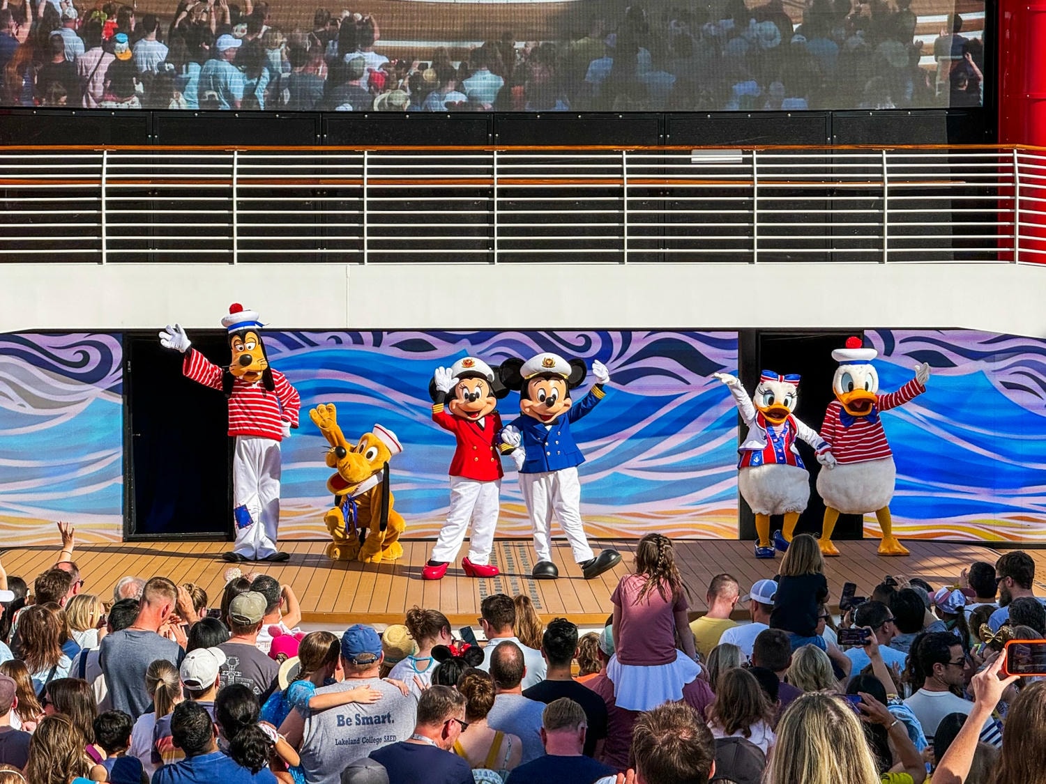 [迪士尼郵輪]什麼是迪士尼郵輪 為什麼會手忙腳亂 第一次搭 Disney Cruise Line 新手必看攻略｜船名航線怎麼選 主題餐廳怎麼玩｜登船規則與常見問題整理