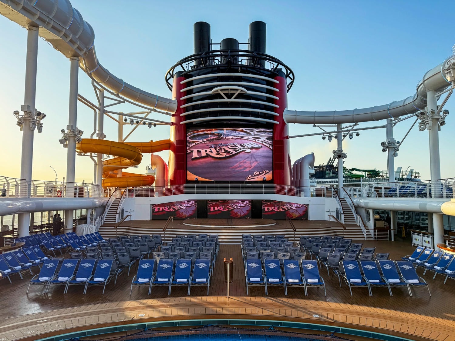 [迪士尼郵輪]什麼是迪士尼郵輪 為什麼會手忙腳亂 第一次搭 Disney Cruise Line 新手必看攻略｜船名航線怎麼選 主題餐廳怎麼玩｜登船規則與常見問題整理
