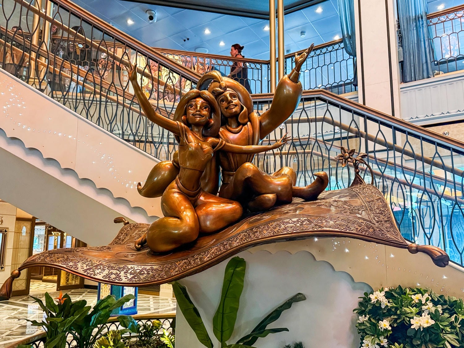 [迪士尼郵輪]什麼是迪士尼郵輪 為什麼會手忙腳亂 第一次搭 Disney Cruise Line 新手必看攻略｜船名航線怎麼選 主題餐廳怎麼玩｜登船規則與常見問題整理