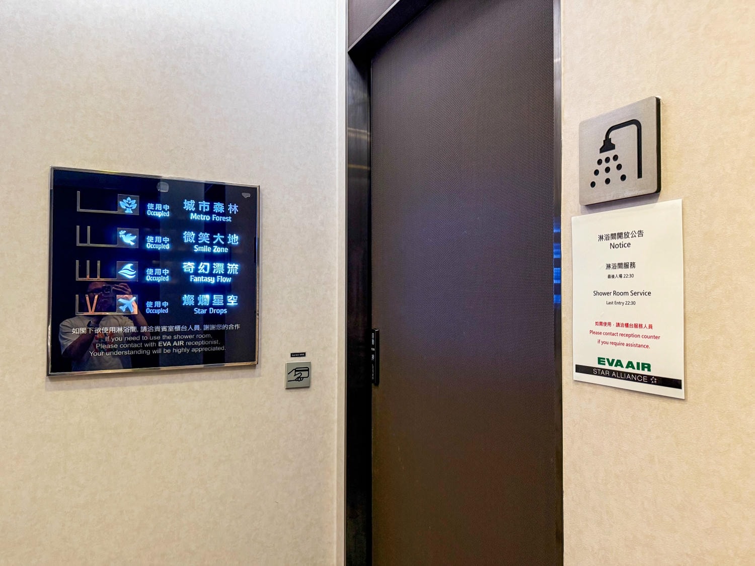 [桃園機場貴賓室]長榮The Infinity商務艙貴賓室｜星空聯盟商務艙桃園機場貴賓室 環境安靜餐點多元環境舒適｜晚間人潮與餐食分享