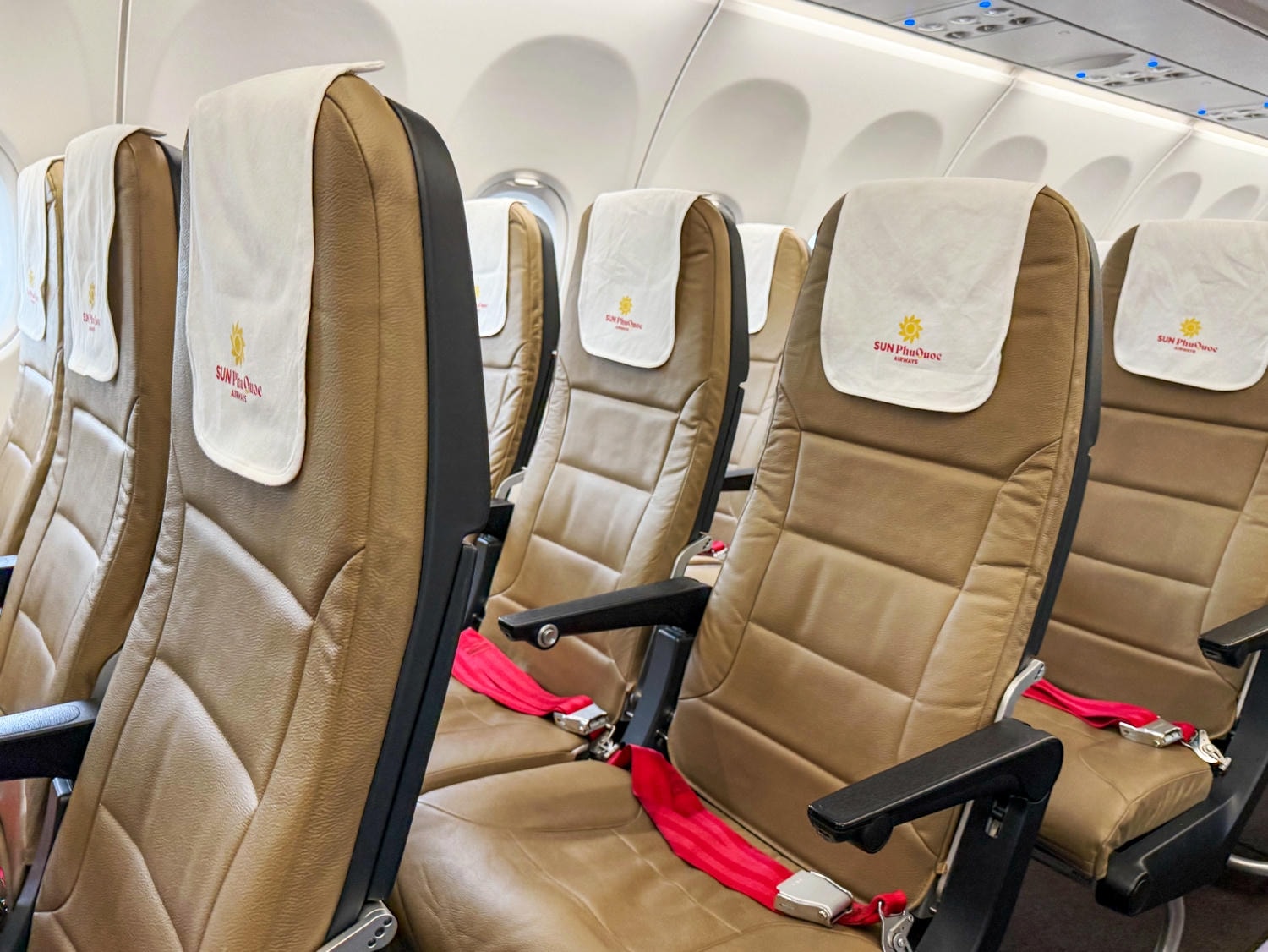 [飛行紀錄]太陽富國航空 Sun PhuQuoc Airways 台北直飛富國島 9G511 9G510｜A321-ACF座位餐食介紹｜富國島機場出入境與香島樂園快速通關心得