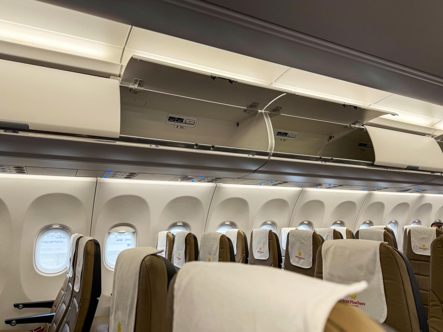 [飛行紀錄]太陽富國航空 Sun PhuQuoc Airways 台北直飛富國島 9G511 9G510｜A321-ACF座位餐食介紹｜富國島機場出入境與香島樂園快速通關心得