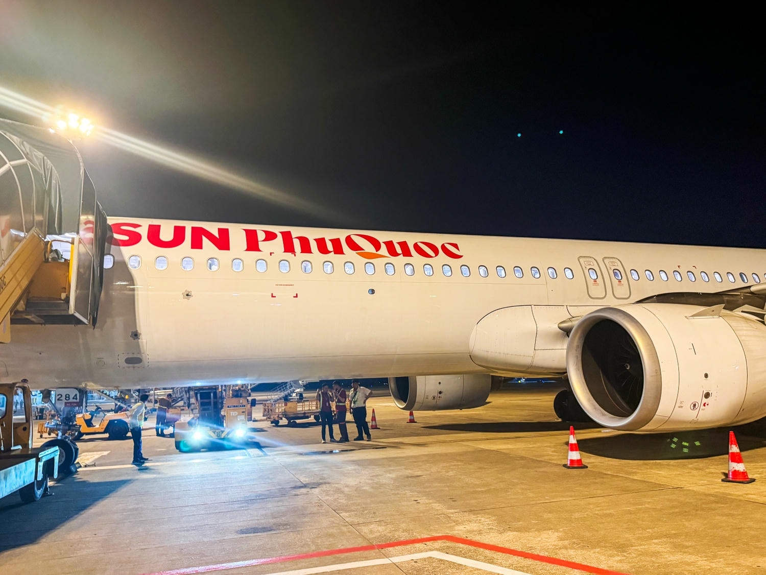 [飛行紀錄]太陽富國航空 Sun PhuQuoc Airways 台北直飛富國島 9G511 9G510｜A321-ACF座位餐食介紹｜富國島機場出入境與香島樂園快速通關心得