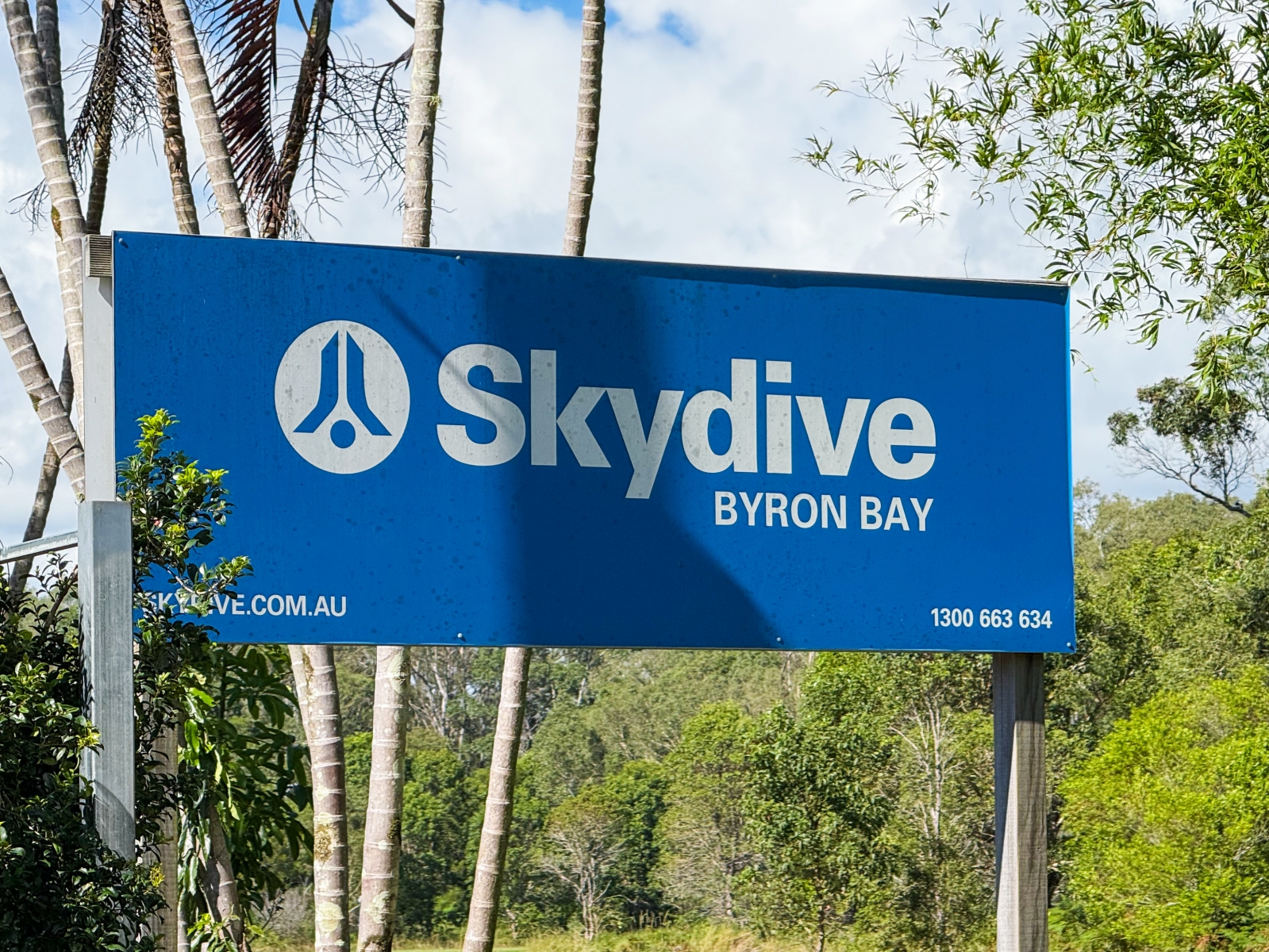 [澳洲拜倫灣] Byron Bay Skydive 跳傘體驗 海岸線真的美到忘記害怕｜KKday預訂含接駁 報到流程 攝影方案完整分享｜欣賞澳洲本土最東端 跳下去那刻真的爽到炸