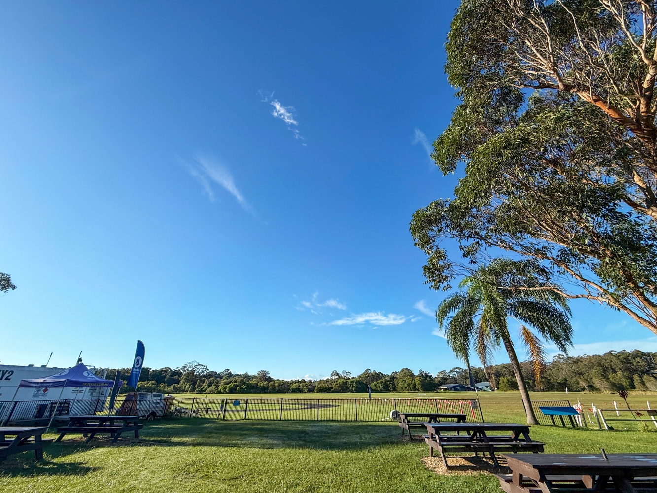 [澳洲拜倫灣] Byron Bay Skydive 跳傘體驗 海岸線真的美到忘記害怕｜KKday預訂含接駁 報到流程 攝影方案完整分享｜欣賞澳洲本土最東端 跳下去那刻真的爽到炸