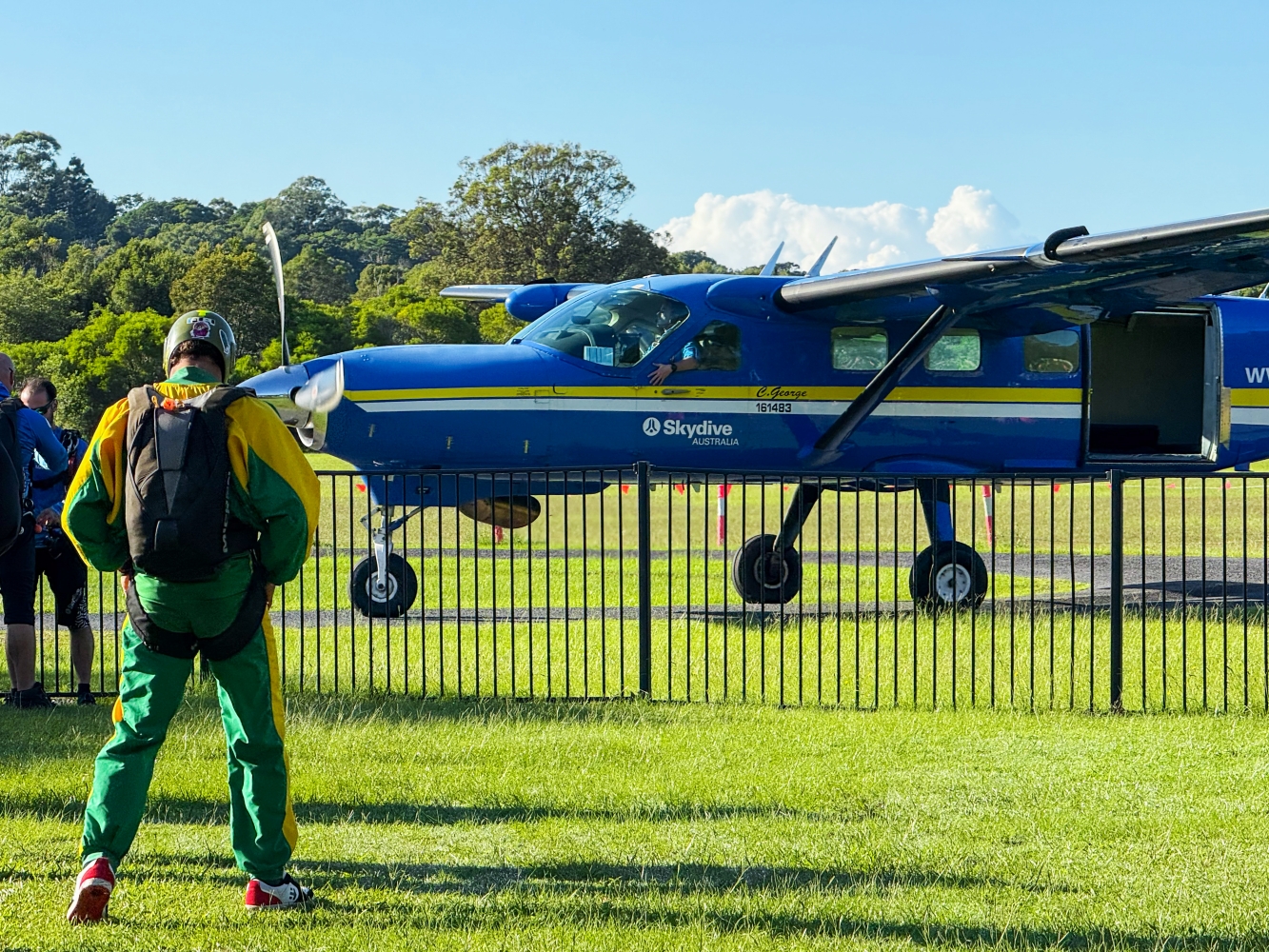 [澳洲拜倫灣] Byron Bay Skydive 跳傘體驗 海岸線真的美到忘記害怕｜KKday預訂含接駁 報到流程 攝影方案完整分享｜欣賞澳洲本土最東端 跳下去那刻真的爽到炸