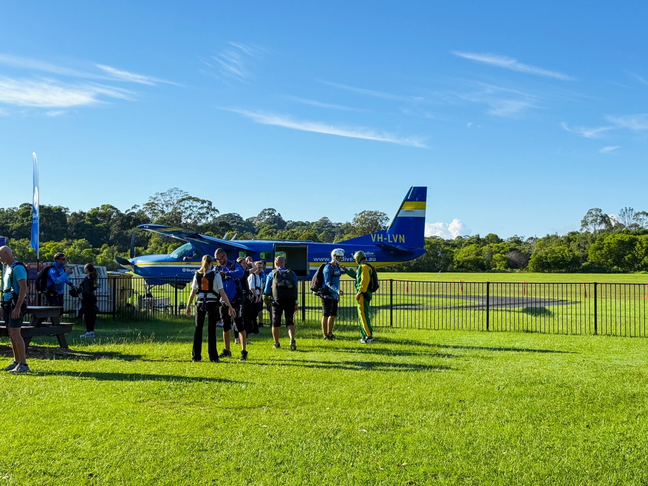 [澳洲拜倫灣] Byron Bay Skydive 跳傘體驗 海岸線真的美到忘記害怕｜KKday預訂含接駁 報到流程 攝影方案完整分享｜欣賞澳洲本土最東端 跳下去那刻真的爽到炸