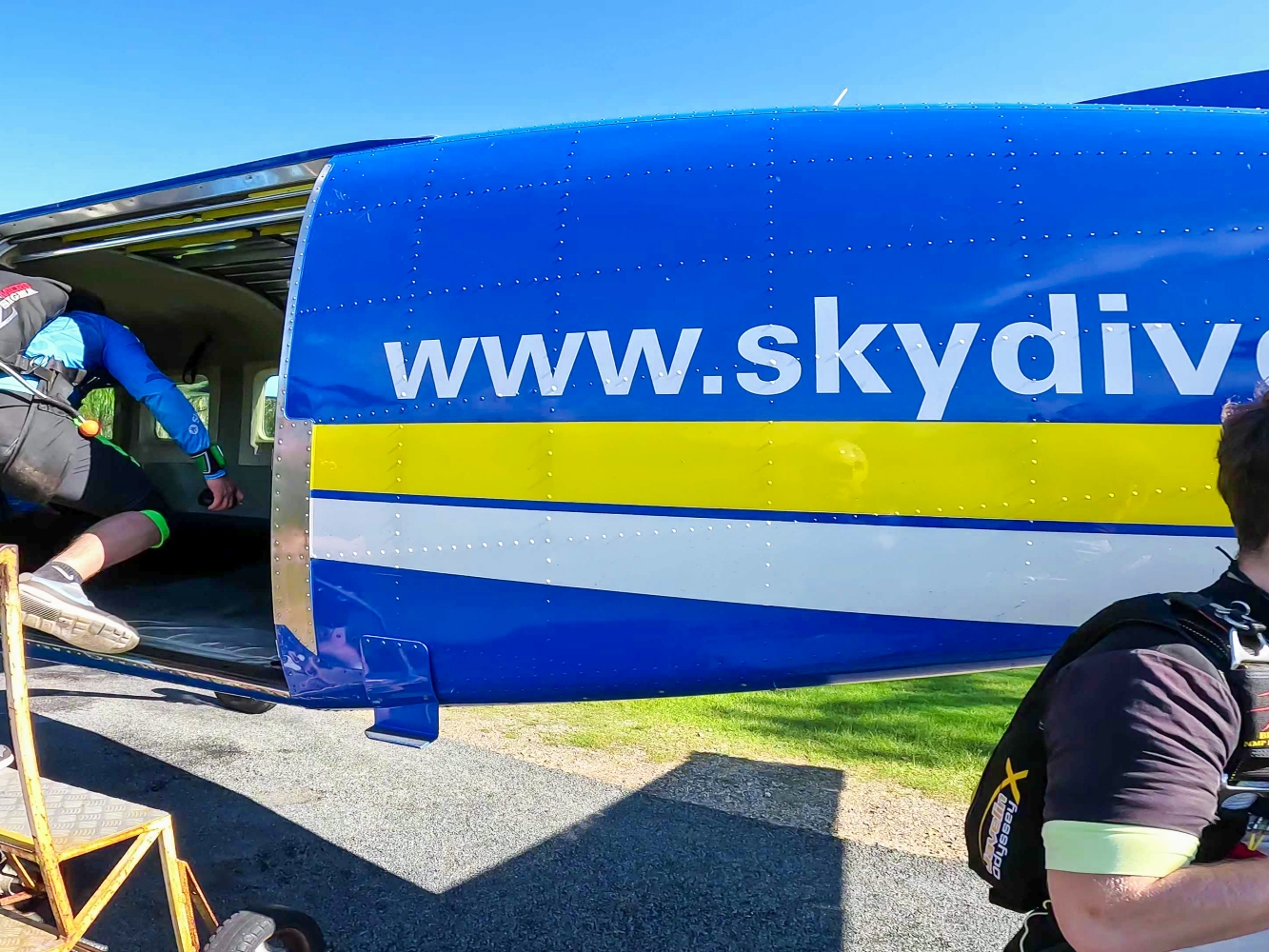 [澳洲拜倫灣] Byron Bay Skydive 跳傘體驗 海岸線真的美到忘記害怕｜KKday預訂含接駁 報到流程 攝影方案完整分享｜欣賞澳洲本土最東端 跳下去那刻真的爽到炸