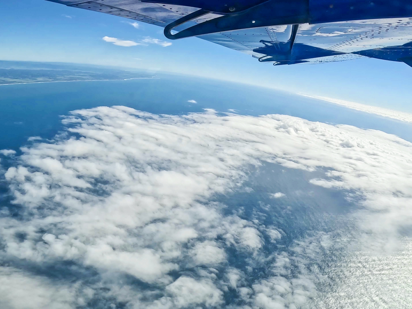[澳洲拜倫灣] Byron Bay Skydive 跳傘體驗 海岸線真的美到忘記害怕｜KKday預訂含接駁 報到流程 攝影方案完整分享｜欣賞澳洲本土最東端 跳下去那刻真的爽到炸