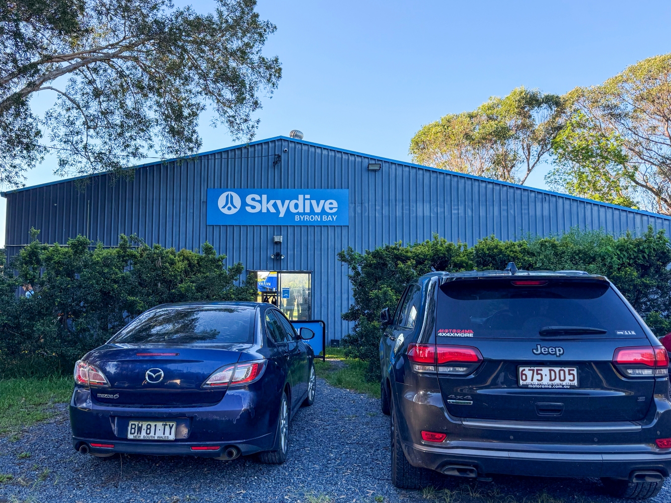 [澳洲拜倫灣] Byron Bay Skydive 跳傘體驗 海岸線真的美到忘記害怕｜KKday預訂含接駁 報到流程 攝影方案完整分享｜欣賞澳洲本土最東端 跳下去那刻真的爽到炸