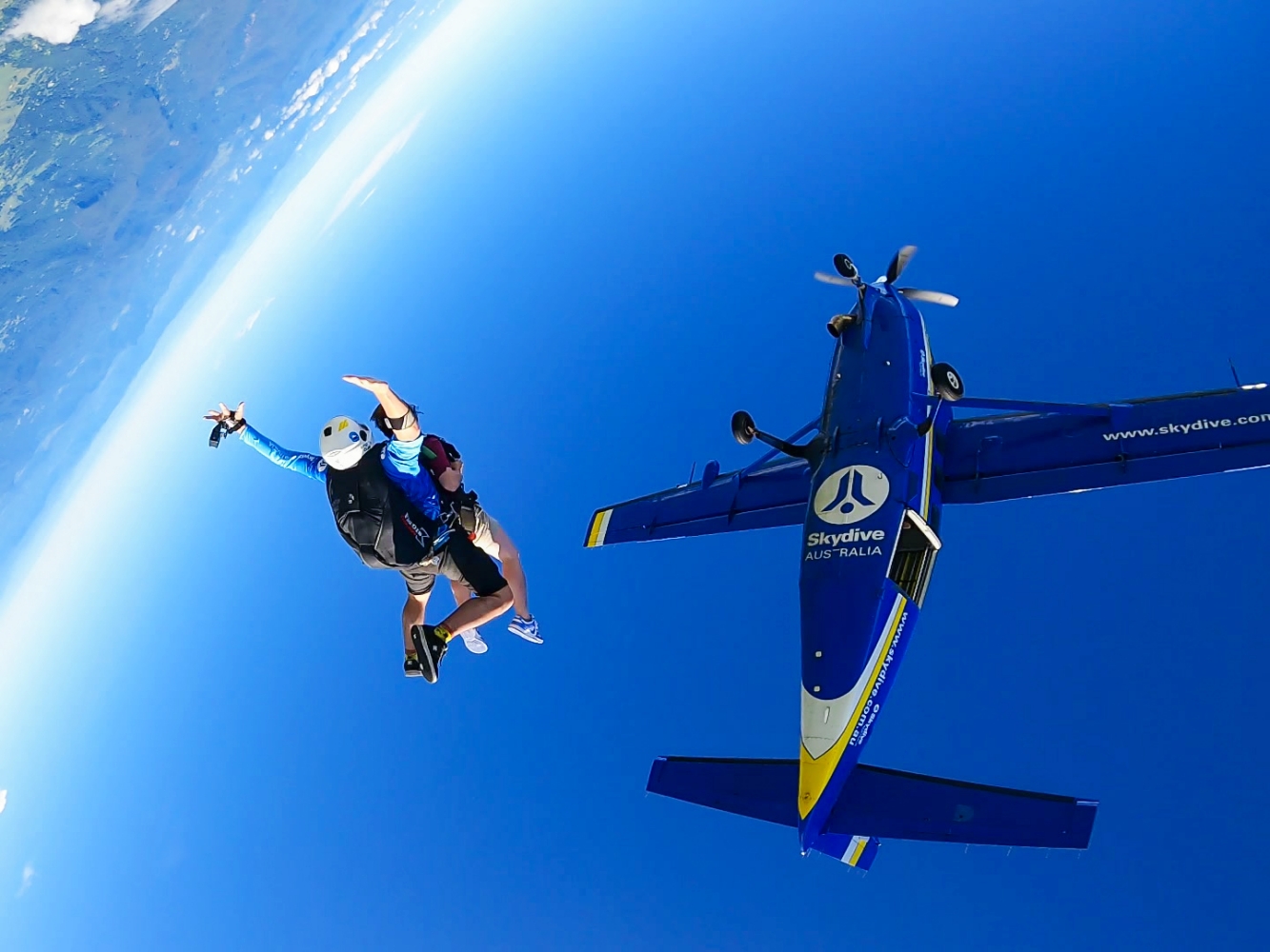 [澳洲拜倫灣] Byron Bay Skydive 跳傘體驗 海岸線真的美到忘記害怕｜KKday預訂含接駁 報到流程 攝影方案完整分享｜欣賞澳洲本土最東端 跳下去那刻真的爽到炸