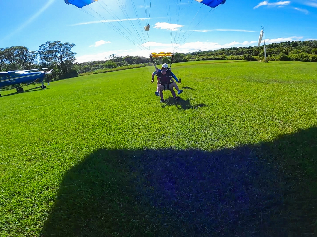 [澳洲拜倫灣] Byron Bay Skydive 跳傘體驗 海岸線真的美到忘記害怕｜KKday預訂含接駁 報到流程 攝影方案完整分享｜欣賞澳洲本土最東端 跳下去那刻真的爽到炸