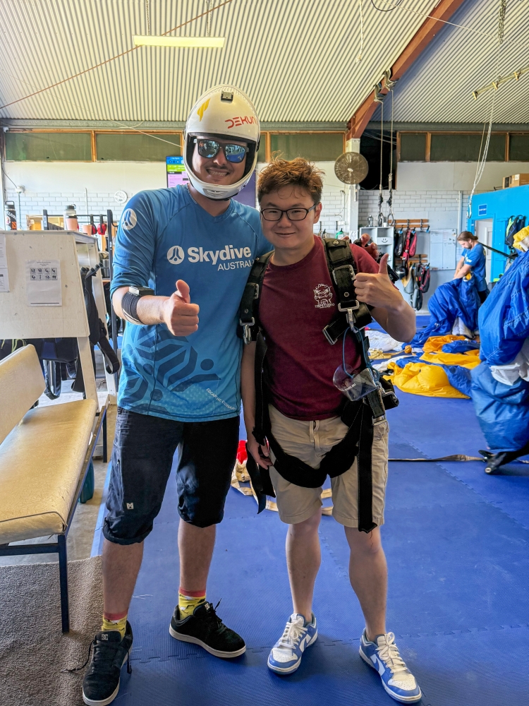 [澳洲拜倫灣] Byron Bay Skydive 跳傘體驗 海岸線真的美到忘記害怕｜KKday預訂含接駁 報到流程 攝影方案完整分享｜欣賞澳洲本土最東端 跳下去那刻真的爽到炸