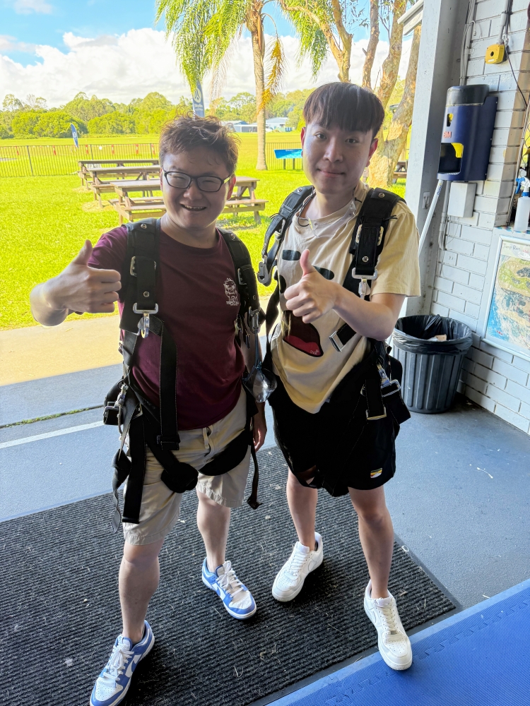 [澳洲拜倫灣] Byron Bay Skydive 跳傘體驗 海岸線真的美到忘記害怕｜KKday預訂含接駁 報到流程 攝影方案完整分享｜欣賞澳洲本土最東端 跳下去那刻真的爽到炸