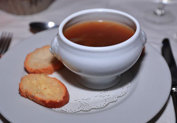 [法國巴黎]首次體驗百年地窖餐廳la-table-des-gourmets